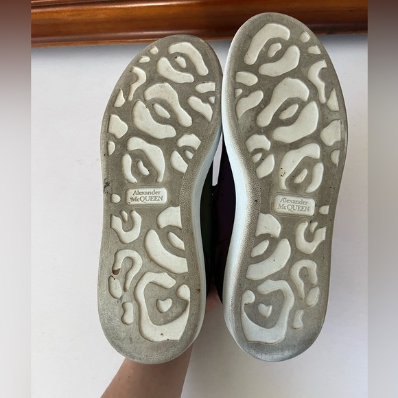 Alexander McQueen Oversized Sneakers in Gray Iridescent Women’s Size 38.5/8.5 - Picture 8 of 16